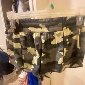 Camo Lululemon hotty hot shorts